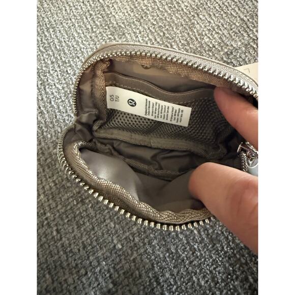 NWT Lululemon Everywhere Belt Bag Nano- Warm Ash Grey - Picture 6 of 6